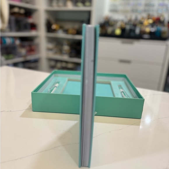 Tiffany & Co. Note Pad with pens w/ Blue Box set - Picture 3 of 4